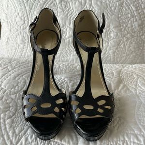 Anne Klein Heel